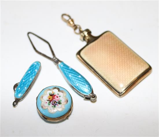 Silver gilt scent flask, matching enamel pen knife, sewing tool and anenamel pill box - 4